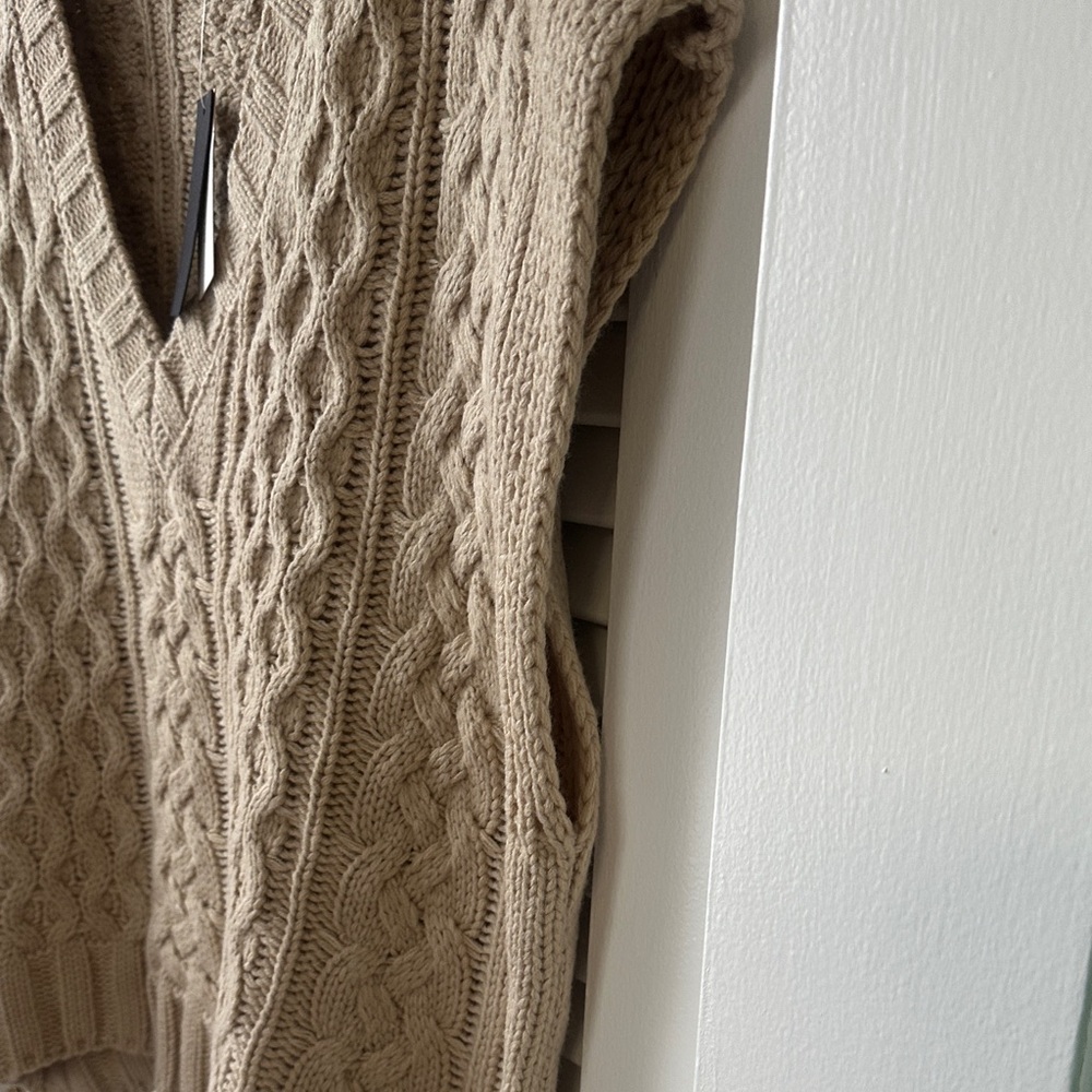 Cable Knit Camel Sweater Vest NWT size M - Picture 4 of 12